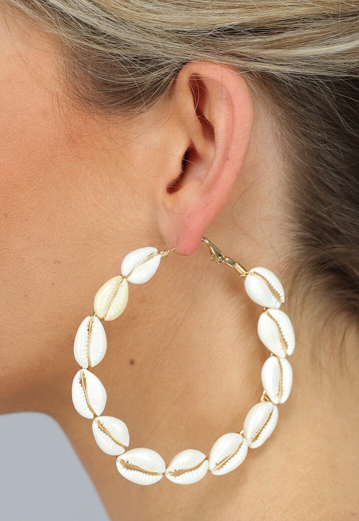 Goudkleurige Oorringen met Kauri Schelpjes