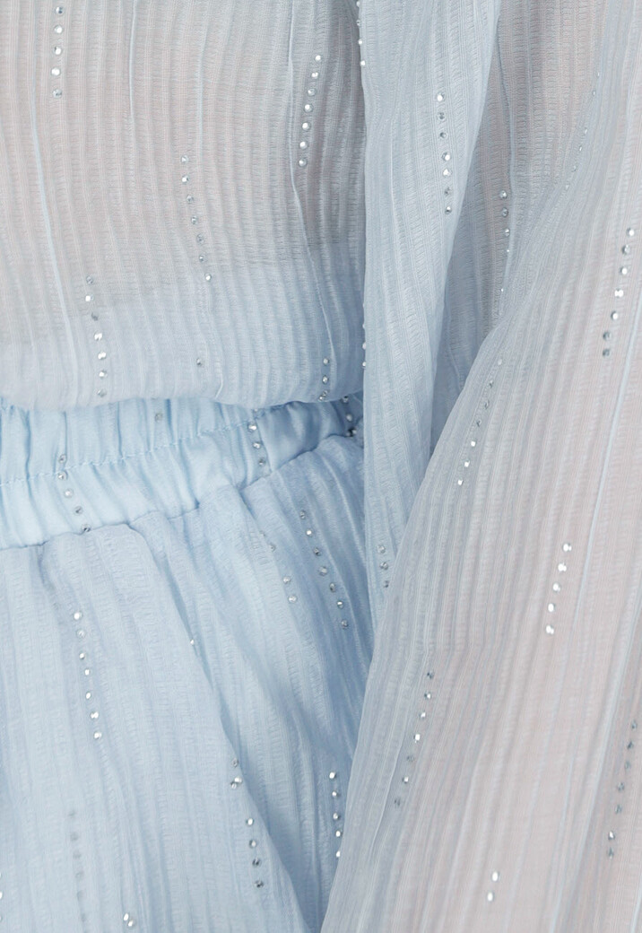 Blauwe Tweedelige Set met Doorschijnende Blouse en Elastische Short