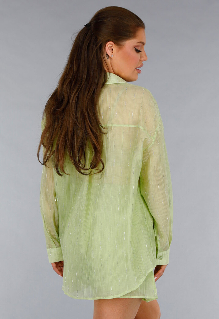 Groene Tweedelige Set met Doorschijnende Blouse en Elastische Short