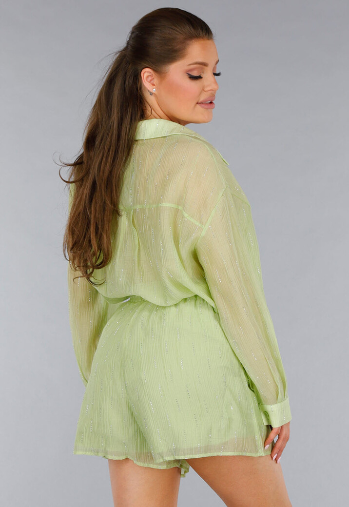 Groene Tweedelige Set met Doorschijnende Blouse en Elastische Short