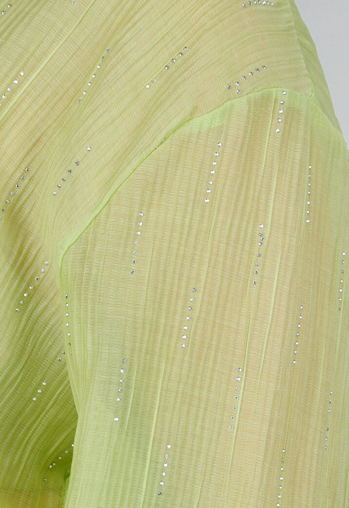 Groene Tweedelige Set met Doorschijnende Blouse en Elastische Short