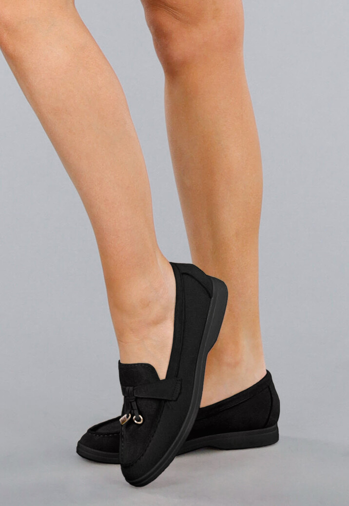 Comfortabele Zwarte Suède Loafers met Flexibele Zool En Gouden Detail