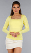 Gele Stretchy Lange Mouw Top met Vierkante Hals