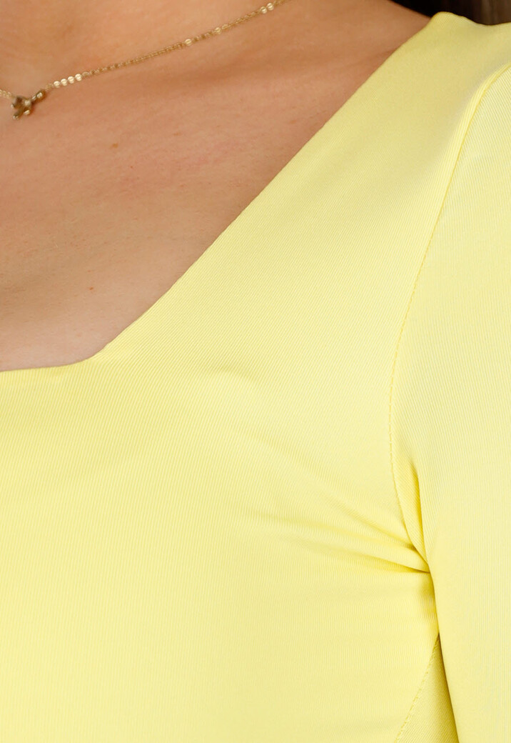 Gele Stretchy Lange Mouw Top met Vierkante Hals