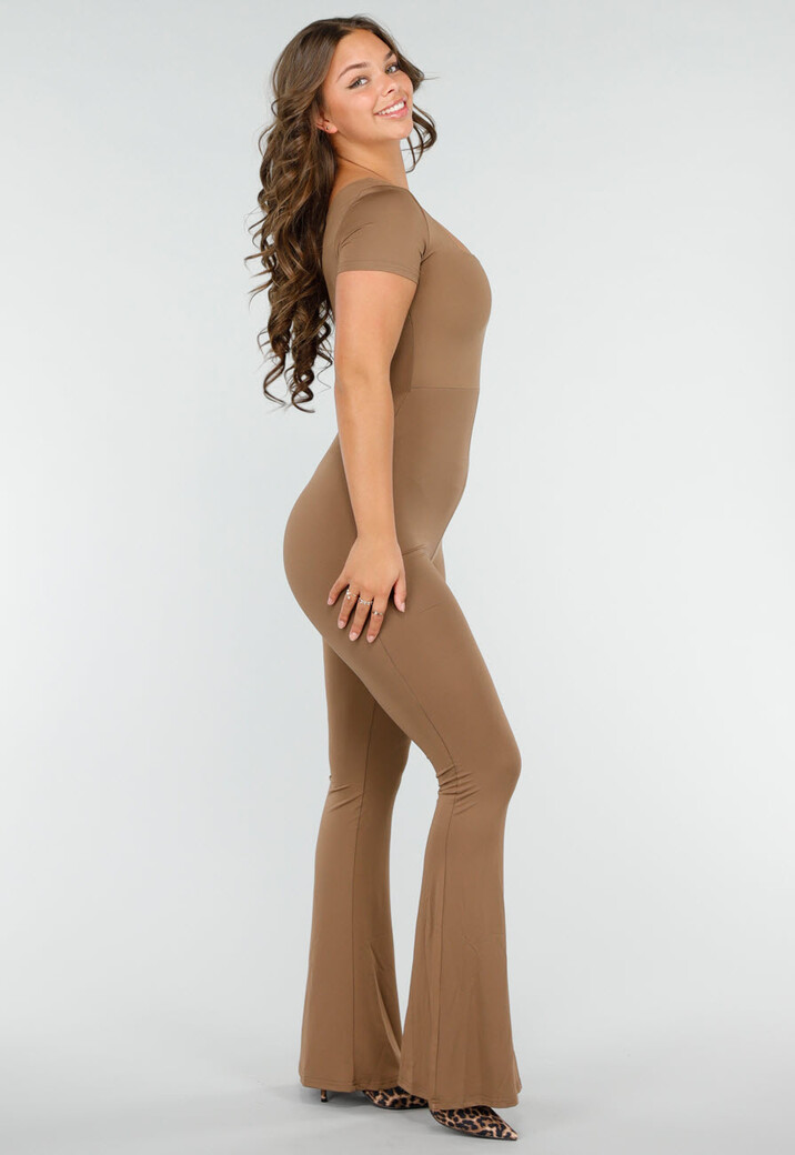 Aansluitende Bruine Jumpsuit met Vierkante Hals, Korte Mouwen en Uitlopende Pijpen