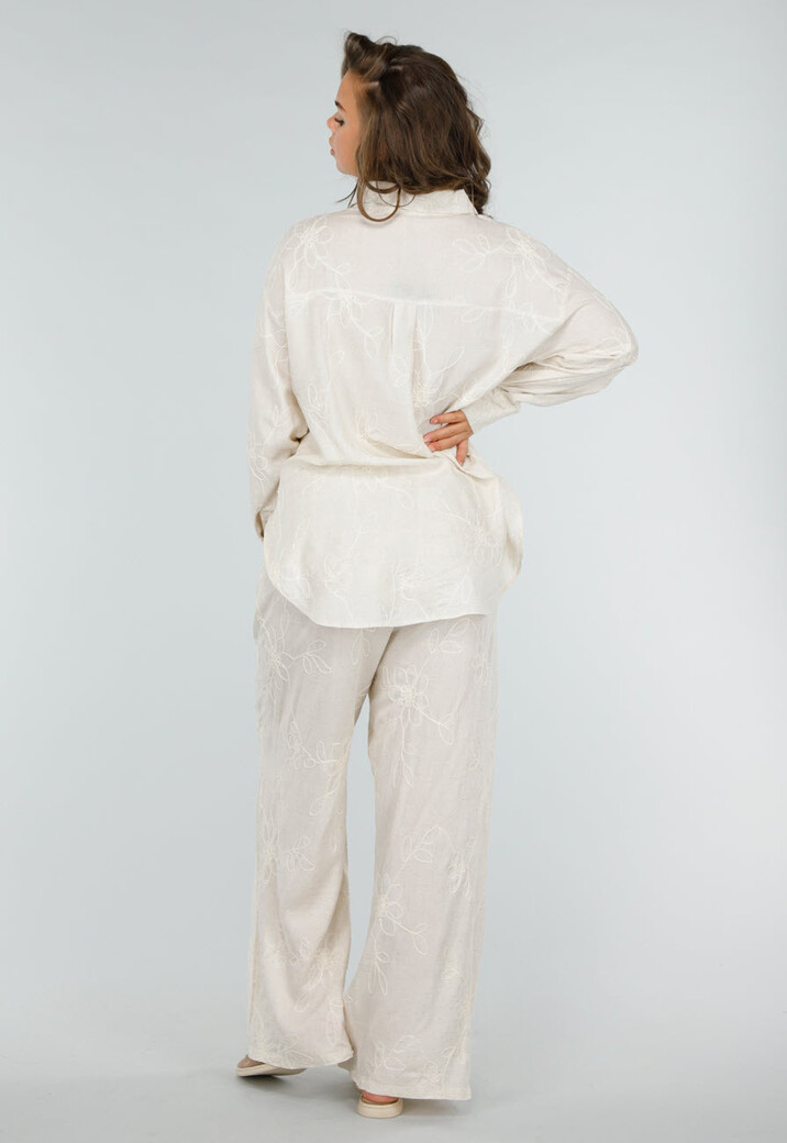 Beige Tweedelig Setje met Geborduurde Blouse en Broek