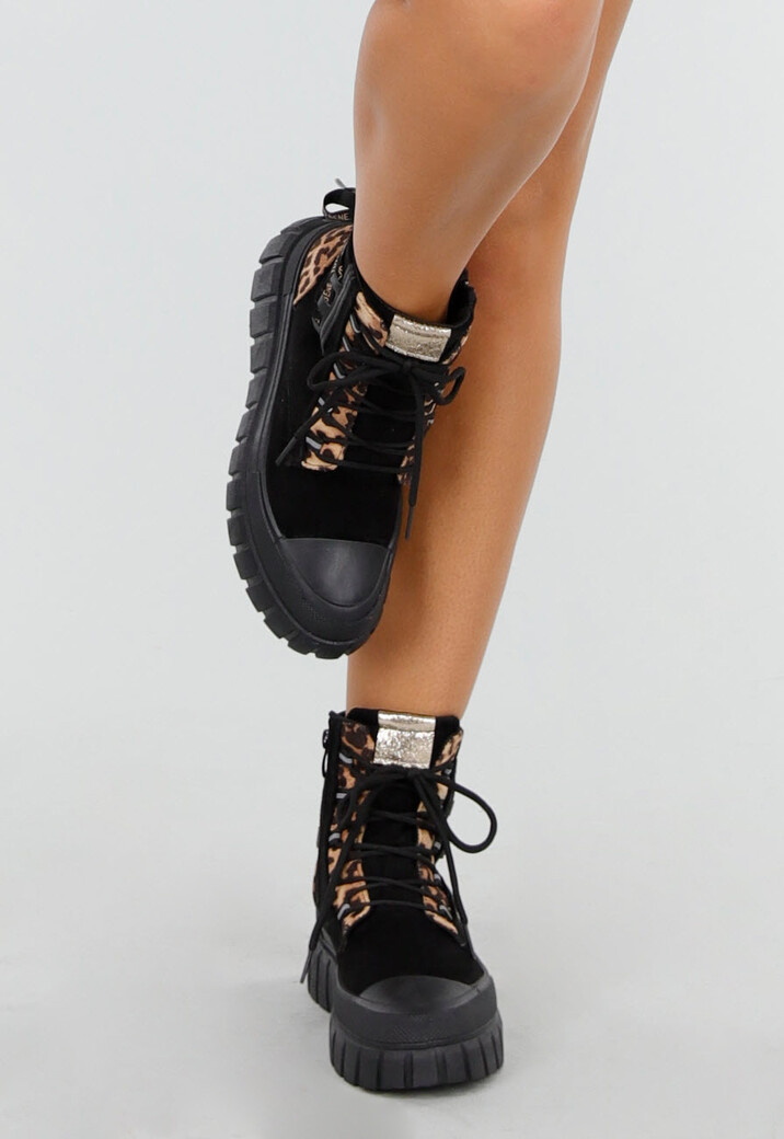 Zawrte Leopard Suede Bikerbooks met Sierveters en Rits