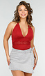 Rode Haltertop met Kanten Band en Open Rug