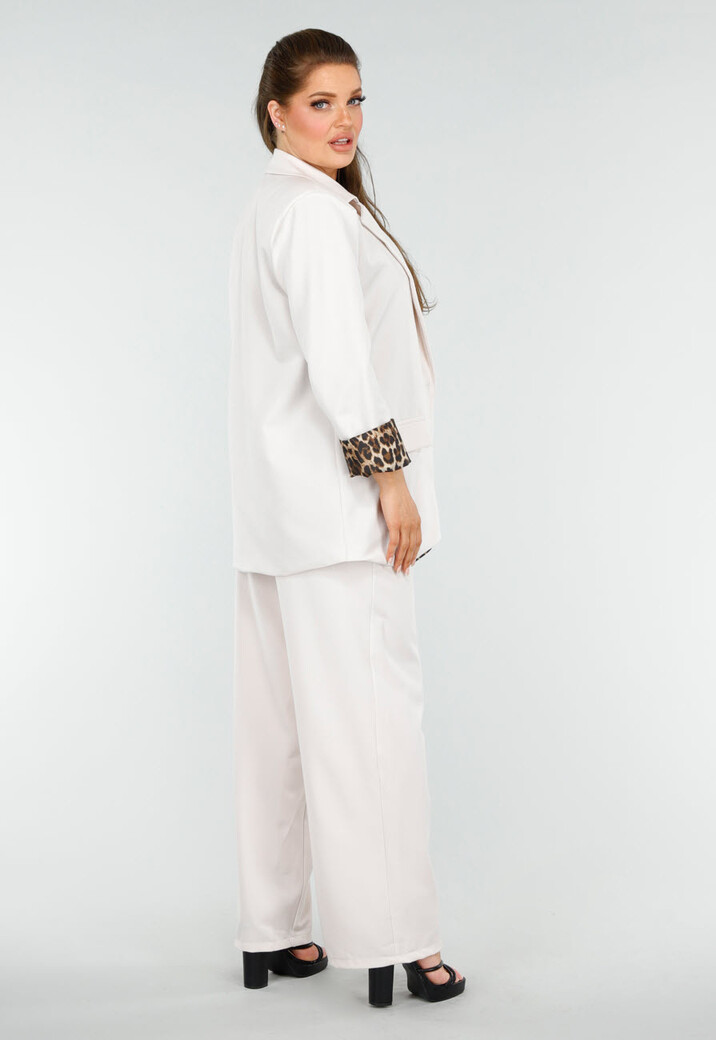 Chique Ivoor Set met Leopardprint Details