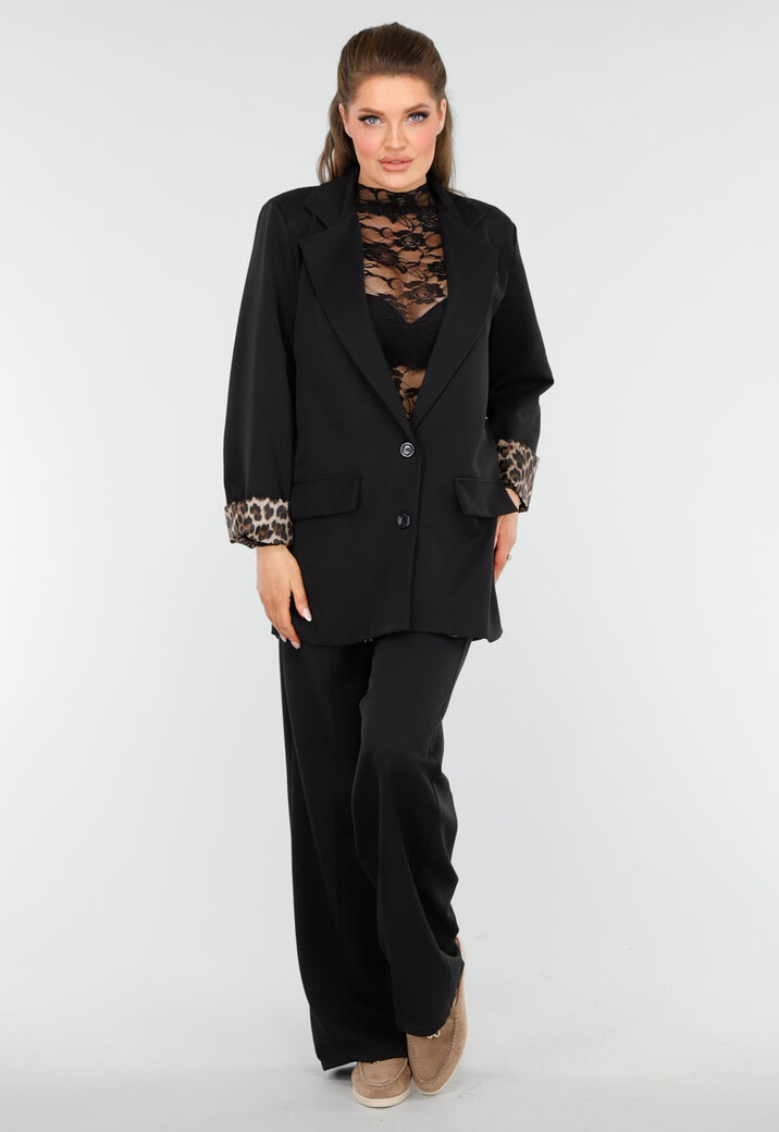 Elegant Zwart Pak met Leopardprint Accenten