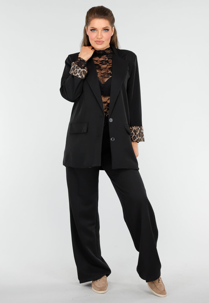 Elegant Zwart Pak met Leopardprint Accenten