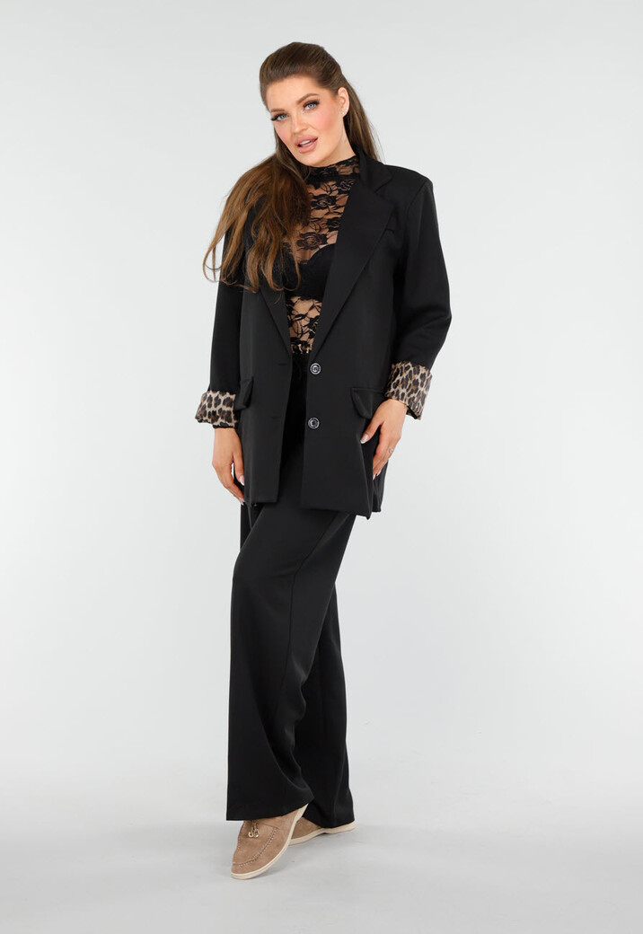 Elegant Zwart Pak met Leopardprint Accenten