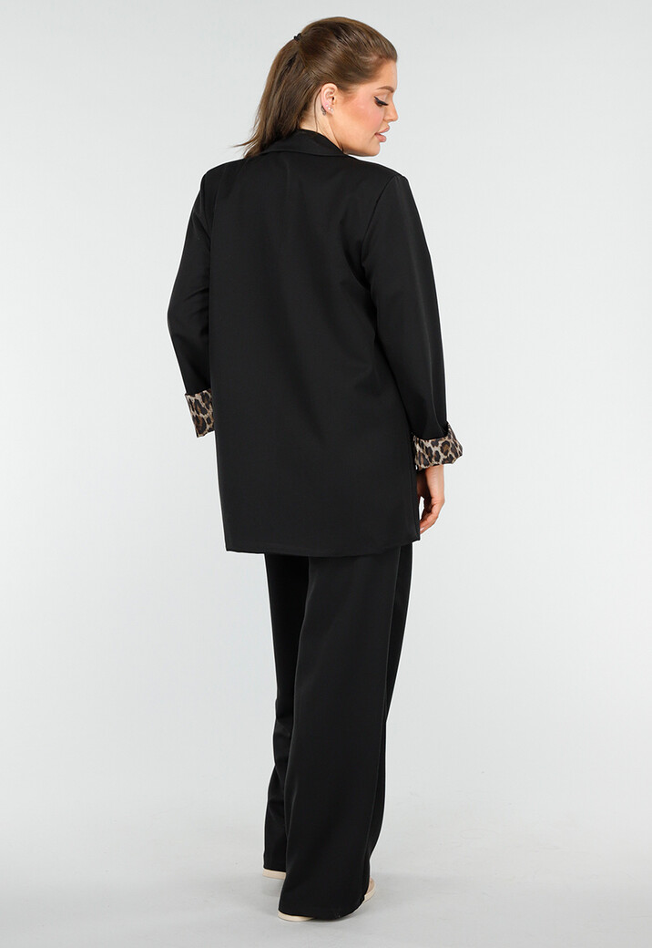 Elegant Zwart Pak met Leopardprint Accenten