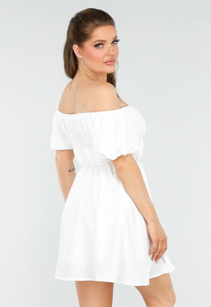 Stijlvolle Off-Shoulder Witte Jurk met Veel Stretch