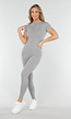 Getailleerde Grijze Stretch Sport Jumpsuit met Korte Mouwen en Ritssluiting