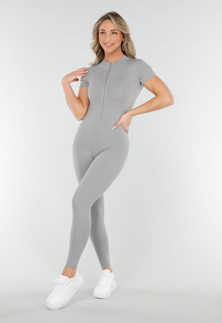 Getailleerde Grijze Stretch Sport Jumpsuit met Korte Mouwen en Ritssluiting