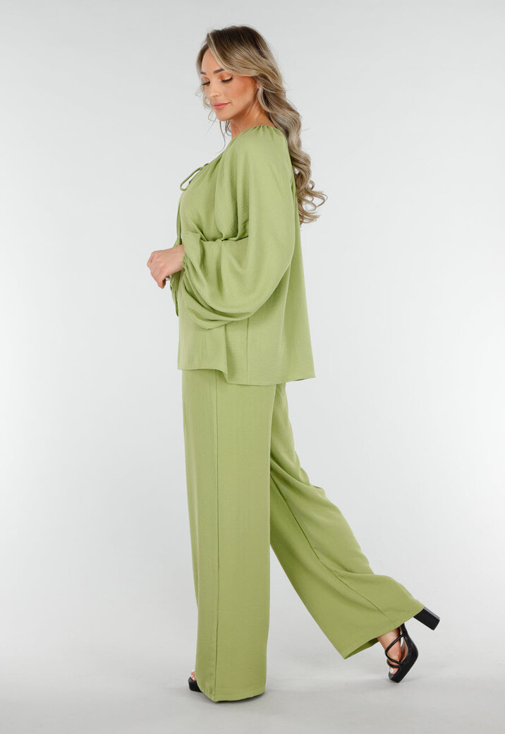 Olijfgroene Blouse met V-hals en Geknoopte Koordjes