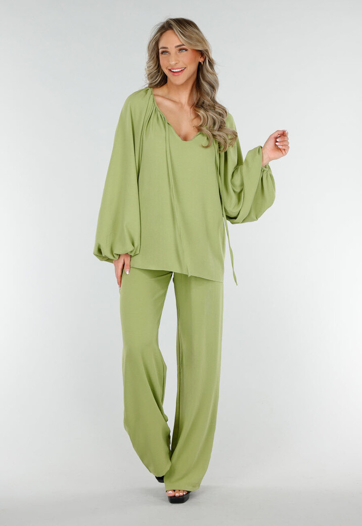 Olijfgroene Blouse met V-hals en Geknoopte Koordjes