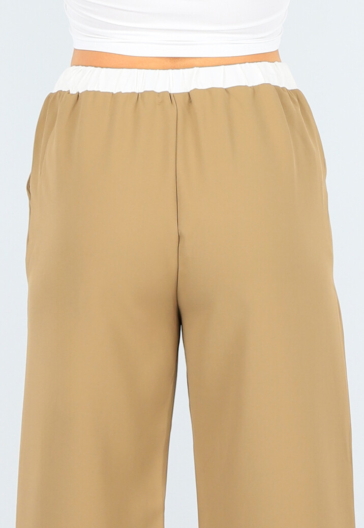 Tweedelige Camel Set met Elastische Tailleband en Blouse Detail