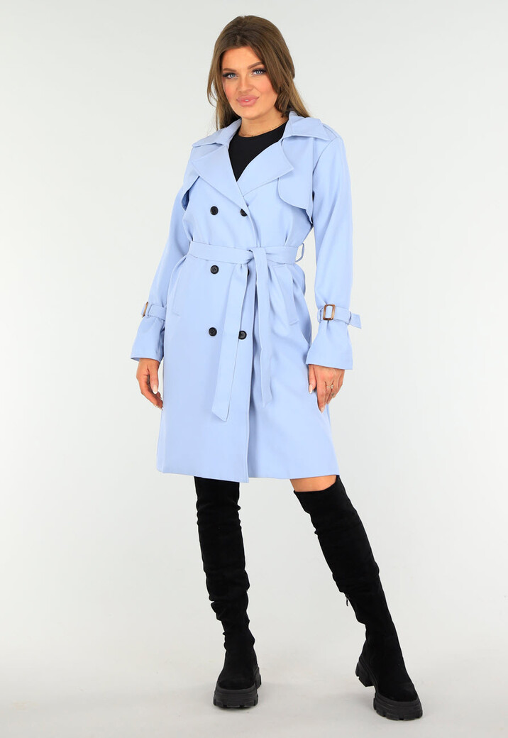 Lichblauwe Voorjaarsjas met Gesp Detail en Knoopsluiting