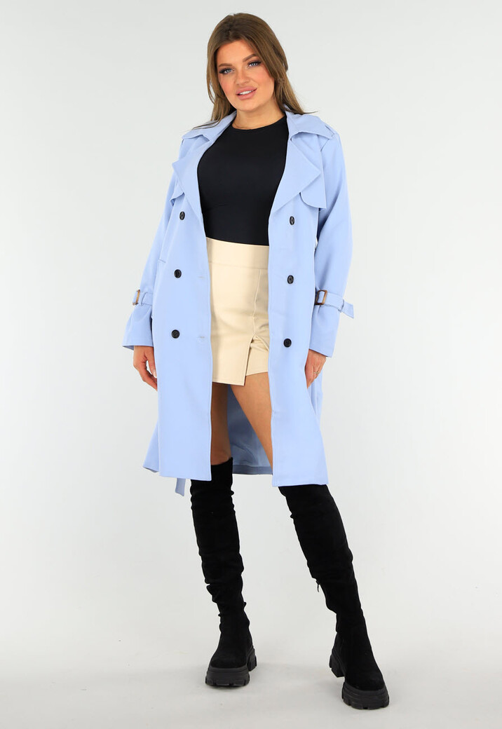 Lichblauwe Voorjaarsjas met Gesp Detail en Knoopsluiting