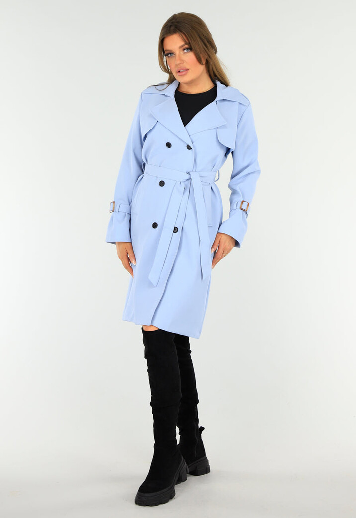 Lichblauwe Voorjaarsjas met Gesp Detail en Knoopsluiting