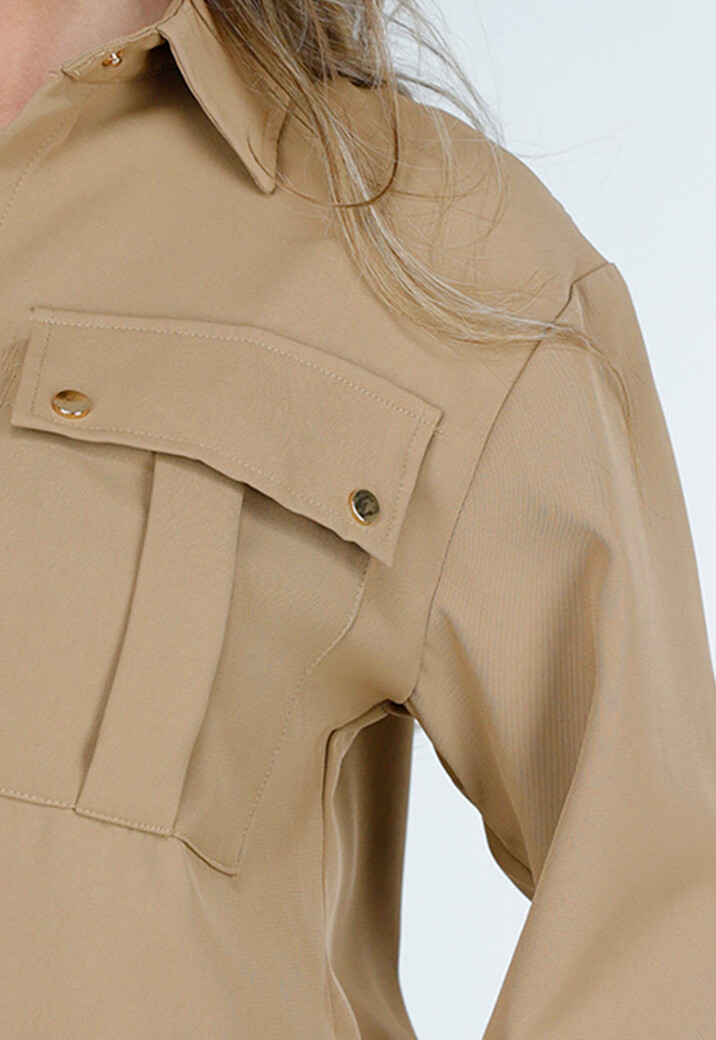 Camel Set met Blouse met Gouden Knopen en Straight Leg Broek