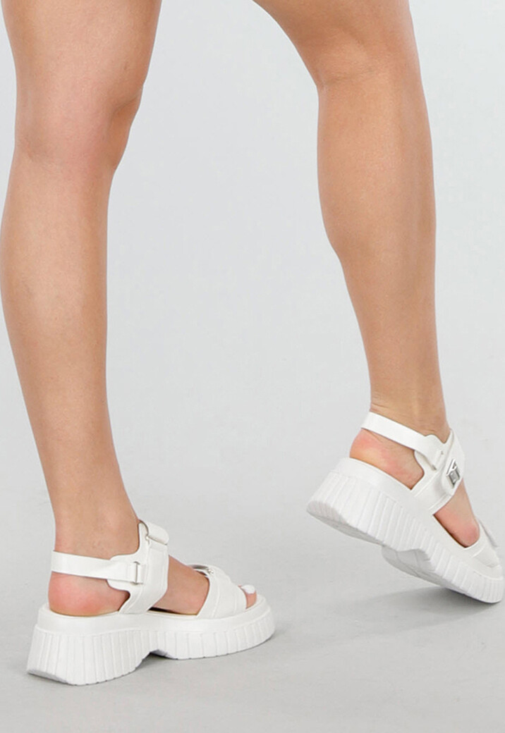 Witte Chunky Sandalen met Dikke Zool en Verstelbare Gespbandjes