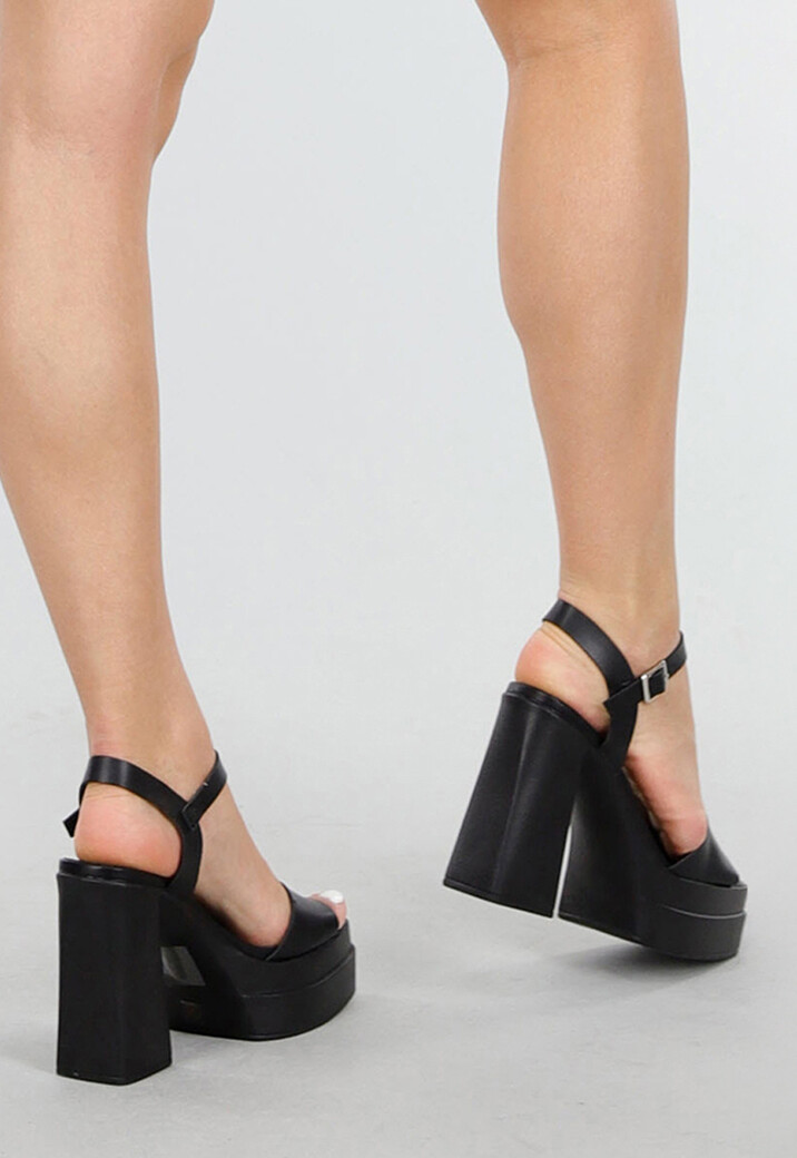 Zwarte Haksandalen van Faux Leer met Plateauzool en Zilveren Gesp