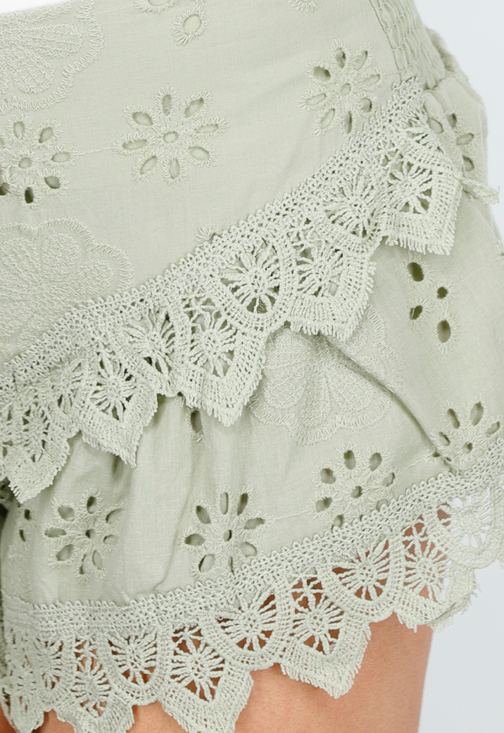 Groene Broderie Anglaise Short met Ruffles