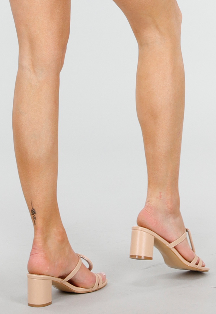 Beige Hakslippers met Brede Gesp en Vierkante Neus