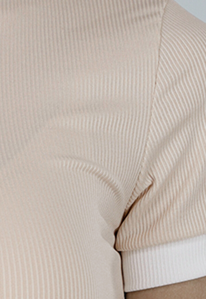 Beige Two Piece Set met Lange Broek en Korte Top met Colorblockingdetails