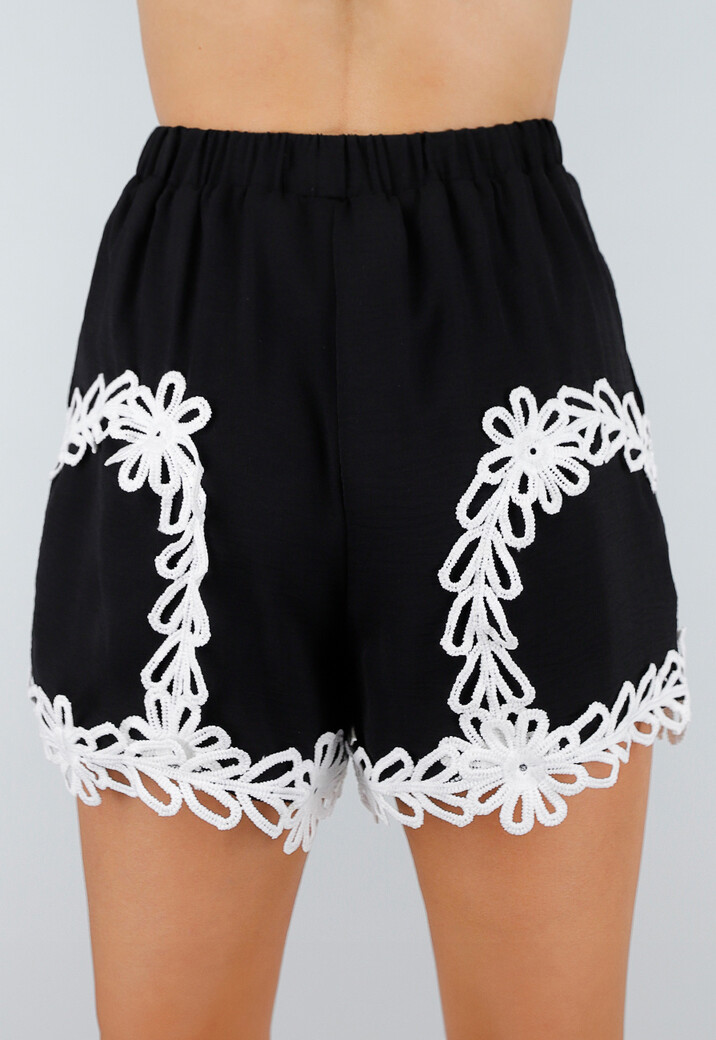 Zwarte Tweedelige Stretch Set met Witte Gehaakte Details en Elastische Tailleband