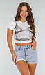 Witte Croptop met Zwarte Korsetprint  en Kantdetails