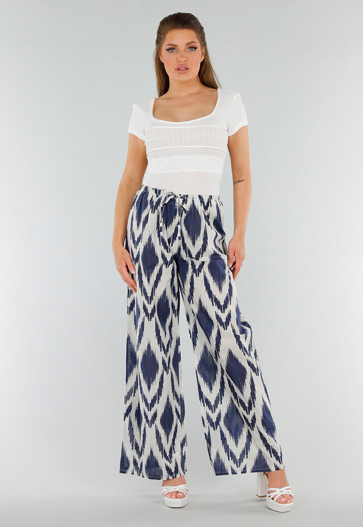 Witte Top met Vierkante Hals, Stretch, Kant en Striksluiting