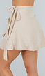 Beige Linnenlook Overslag Minirok met Strik en Volantzoom