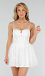 Korte Witte Kanten Jurk met Spaghettibandjes en Korsetlook