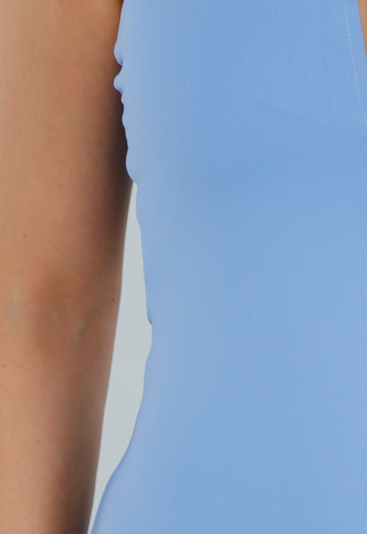 Lichtblauwe Bodysuit met Brede Bandjes en V-Halsdetail