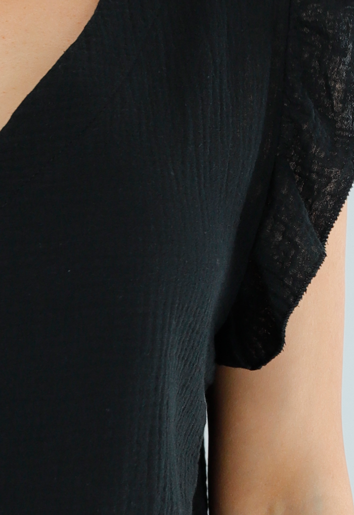 Zwarte Linnenlook Top met V-Hals en Ruches aan de Mouwen