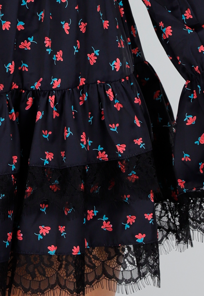 Zwarte Tweedelige Set met Bloemenprint, Kant en Pofmouwen