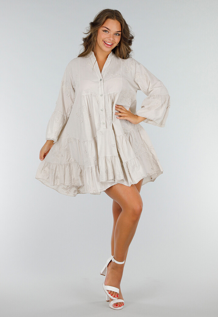 Beige Katoenen Jurk met Borduursels, Knopen en Volant