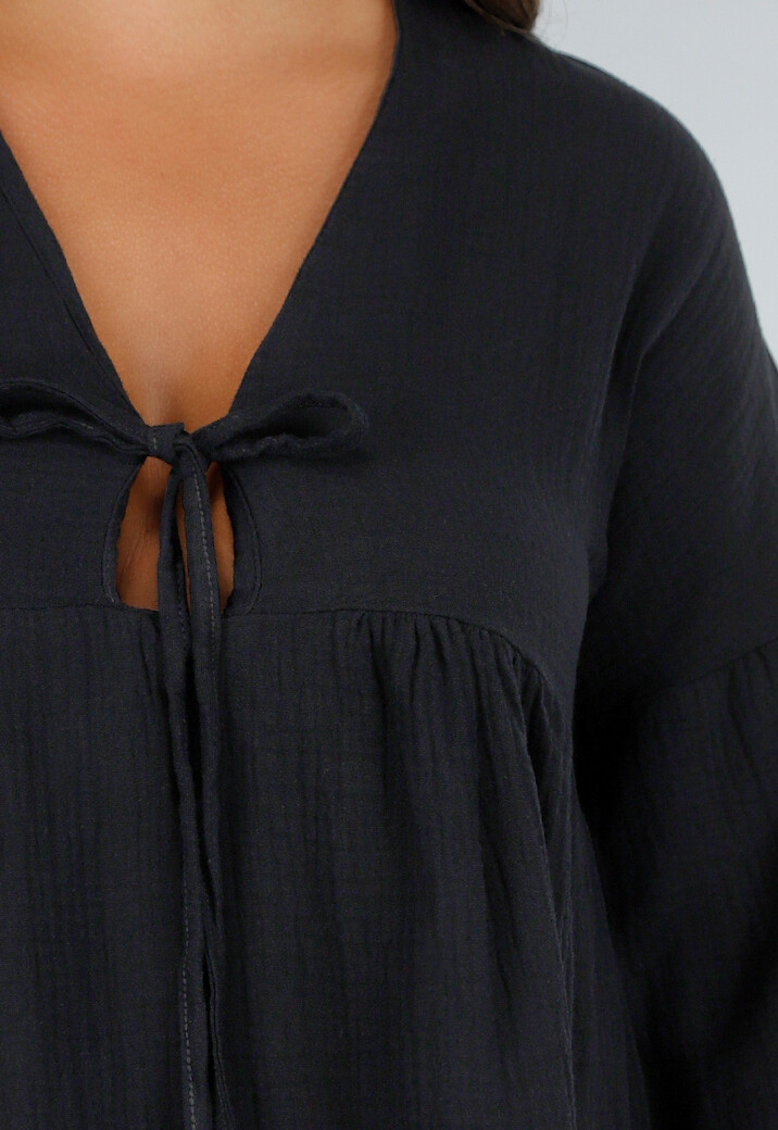 Zwarte Mousseline Jurk met V-hals, Strikdetail en Linnenlook