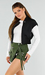 Zwarte Cropped Bodywarmer met Ritssluiting en Hoge Kraag