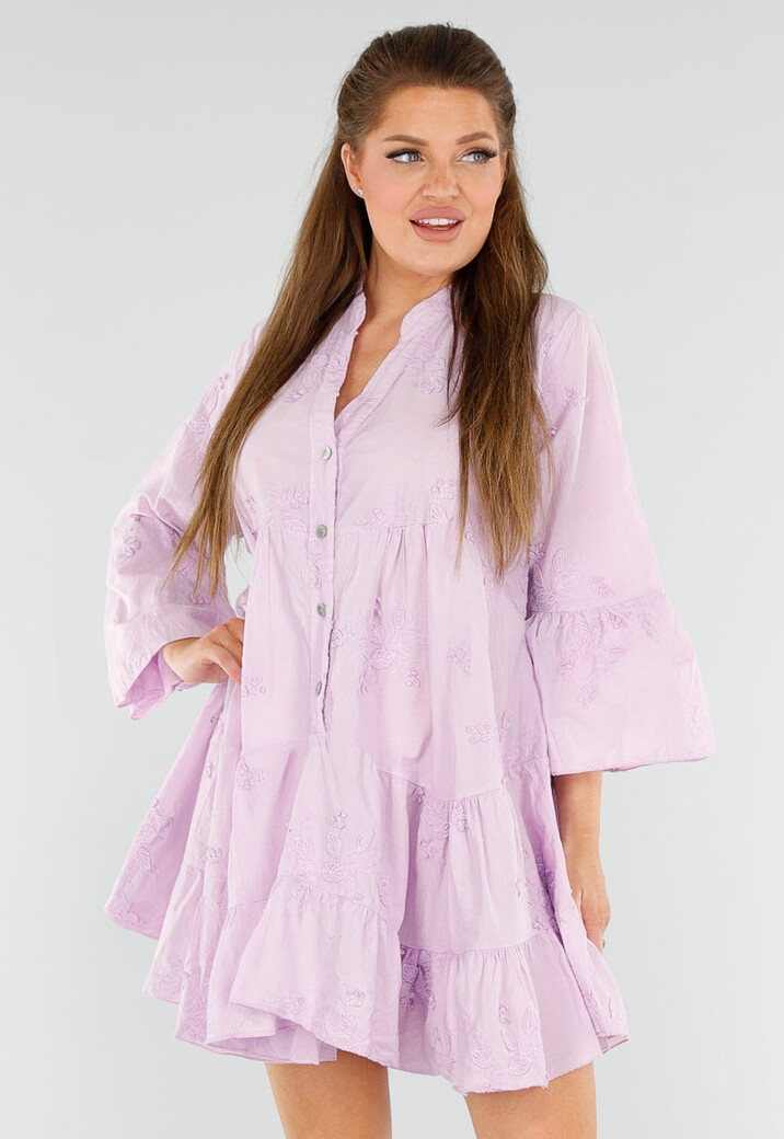 Lila Katoenen Jurk met Knoopsluiting, Volant en Borduurwerk