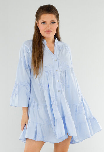 Lichtblauwe Jurk met Knopen en Borduurwerk