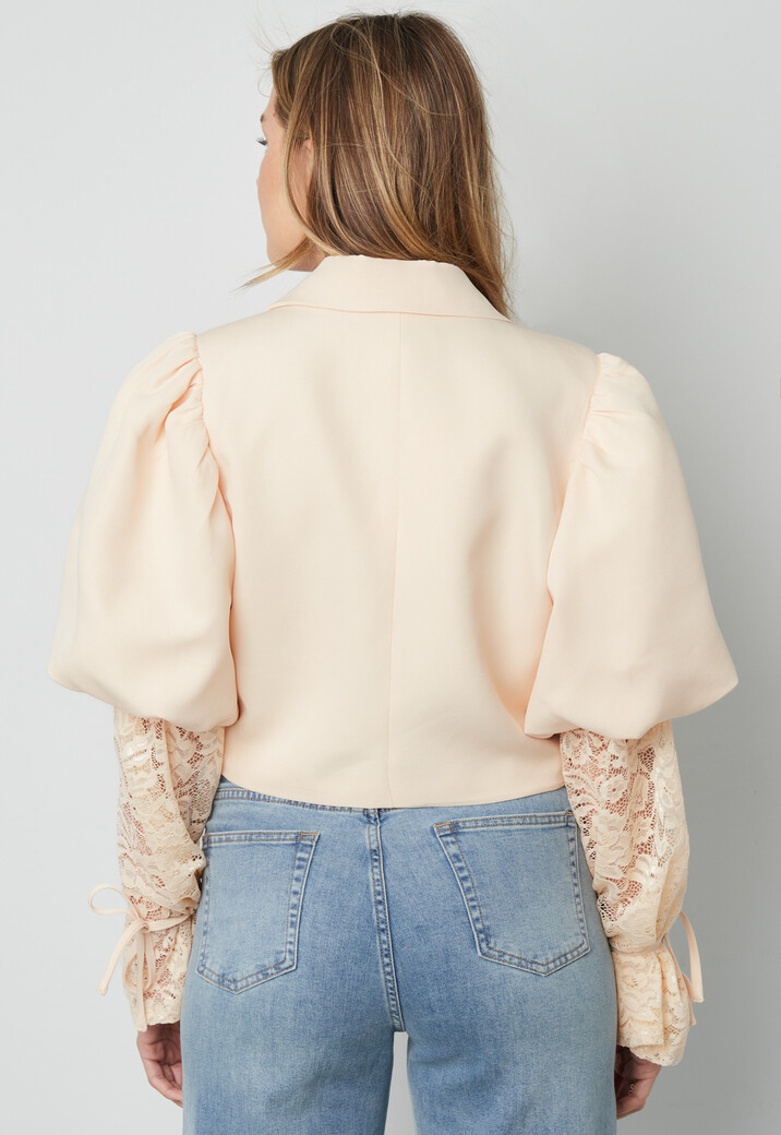 Beige Cropped Blazer met Kanten Mouwen en Pofschouders