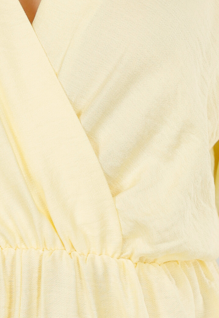 Butter Yellow Playsuit met Elastische Tailleband en Overslag