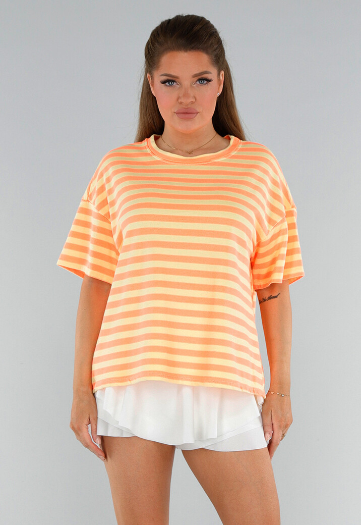 Gestreept T-shirt in Butter Yellow met Ronde Hals en Korte Mouwen