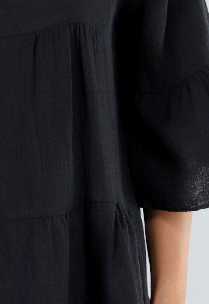 Zwarte Tuniekjurk met Knoopsluiting en Volantmouwen