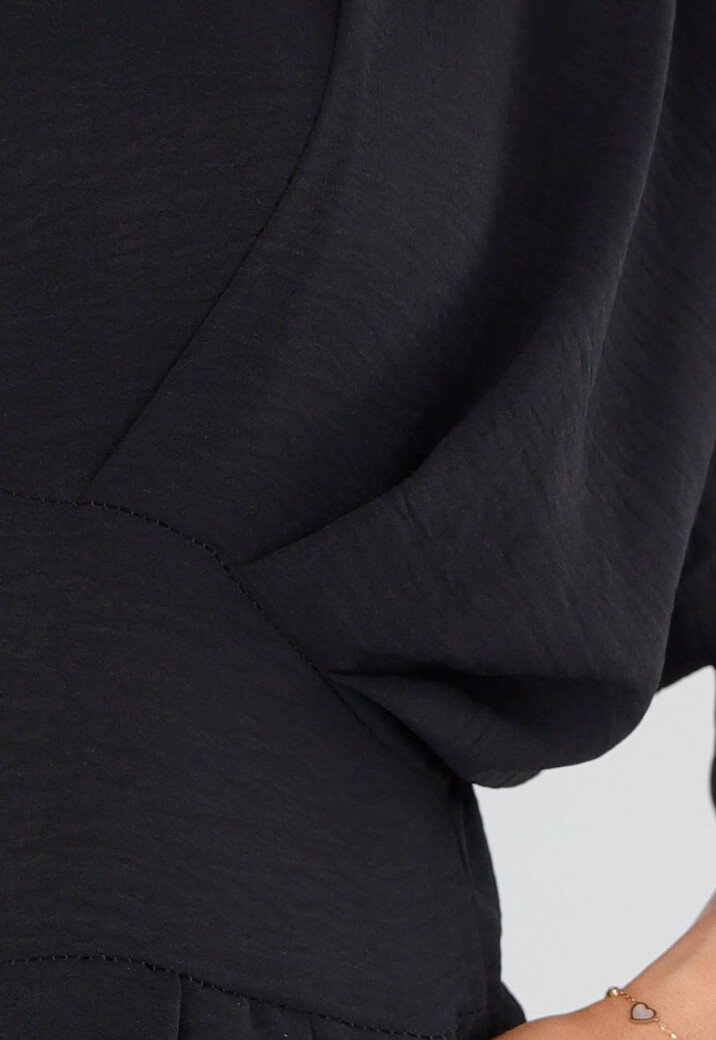 Zwarte Wijde Jumpsuit met V-Hals en Striksluiting op de Rug